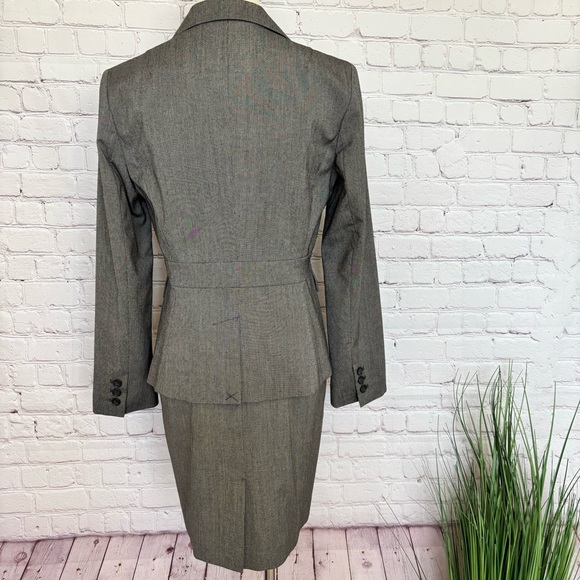 BANANA REPUBLIC 2-Piece Pencil Skirt & Blazer Suit--6P - Picture 6 of 16